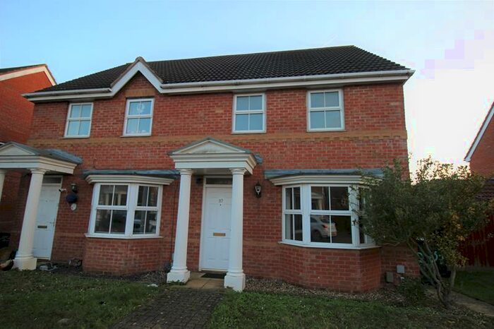 3 Bedroom Semi-Detached House To Rent In Halesowen Drive, Bedford, MK42