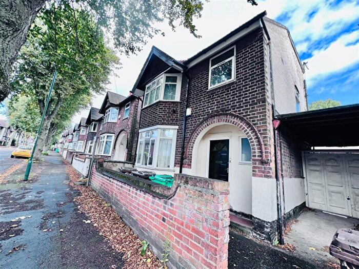 6 Bedroom House To Rent In Rolleston Drive, Nottingham, NG7