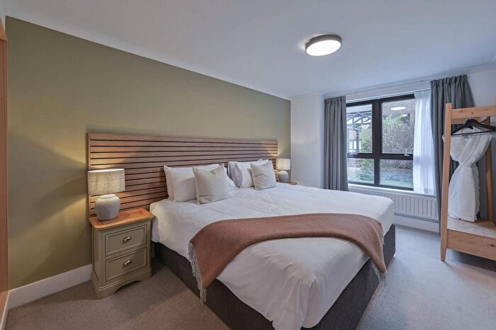 3 Bedroom Flat To Rent In Kensington High Street, London, High Street Kensington, London, W8