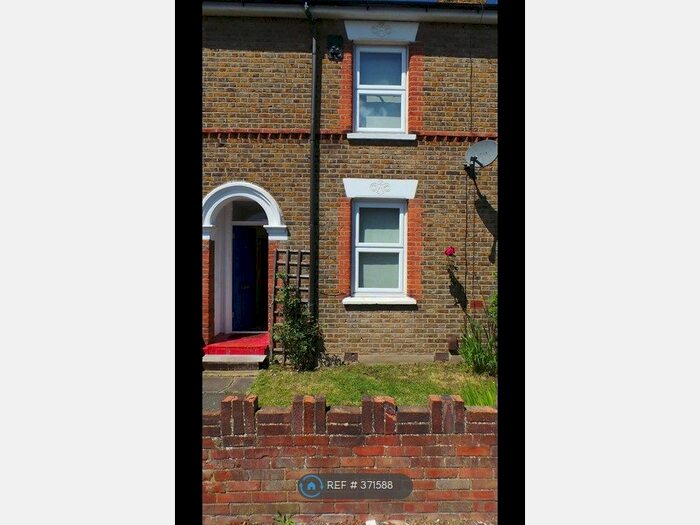 2 Bedroom Terraced House To Rent In Stanwell New Road, Staines-Upon-Thames, TW18