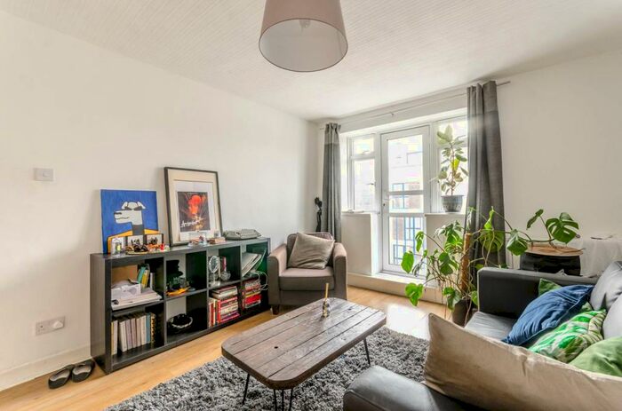 3 Bedroom Flat To Rent In Southgate Road, Islington, London, N1