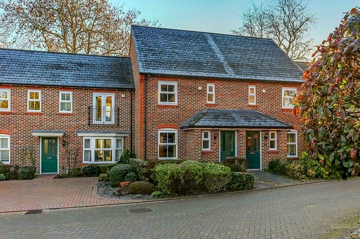 2 Bedroom House To Rent In Twiss Square, Winchester, SO23