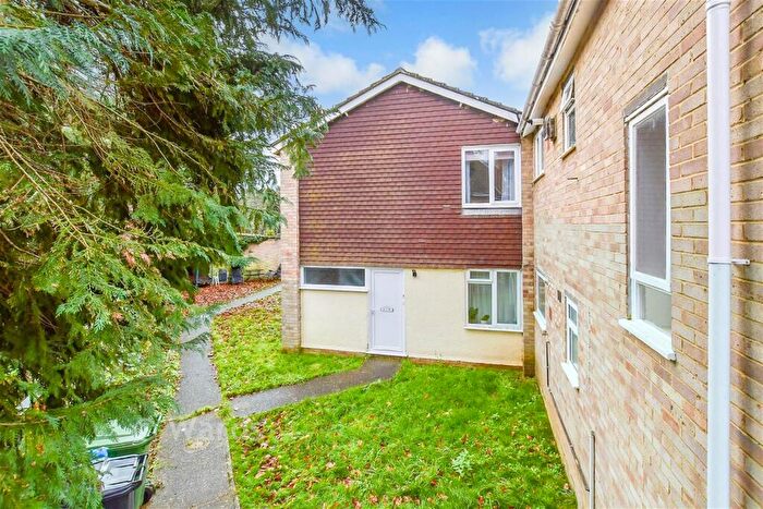 2 Bedroom Flat For Sale In School Lane, Maidstone, Kent, ME15