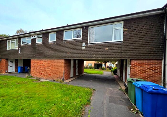 2 Bedroom Flat To Rent In Greenhow, Bracknell, Berkshire, RG12