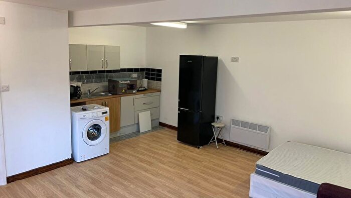 1 Bedroom Flat To Rent In Wilton Road, Hounslow, TW4