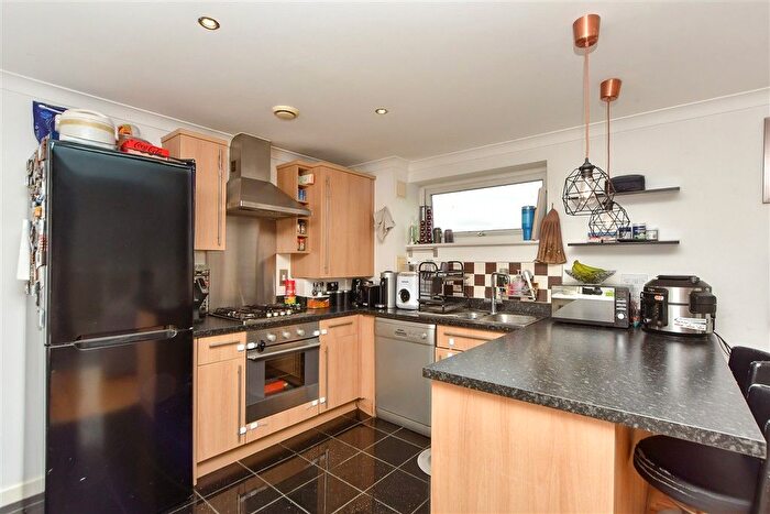 2 Bedroom Flat For Sale In Marsden Gardens, Dartford, Kent, DA1
