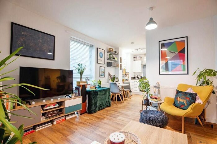 1 Bedroom Flat For Sale In Newson House, Loughborough Park, London, Greater London, SW9