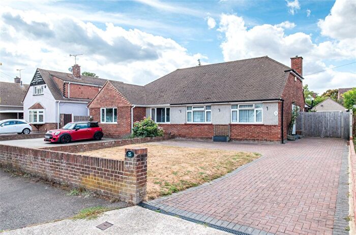 2 Bedroom Bungalow For Sale In Goodwood Crescent, Gravesend, Kent, DA12
