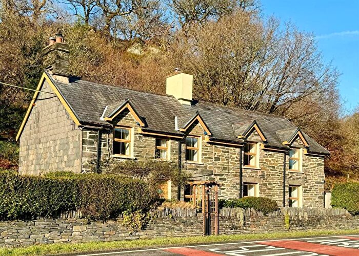 2 Bedroom Semi-Detached House For Sale In Dolwyddelan, LL25