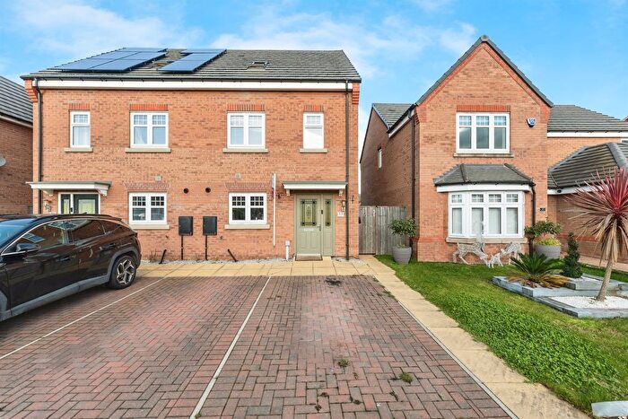 3 Bedroom Semi Detached House For Sale In Princes Drive, Pontefract, WF8