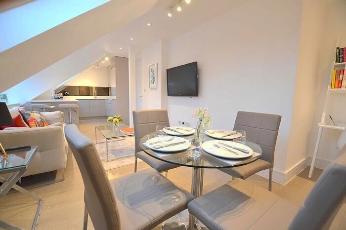 2 Bedroom Flat To Rent In Ravenscroft Avenue, Golders Green, London, NW11