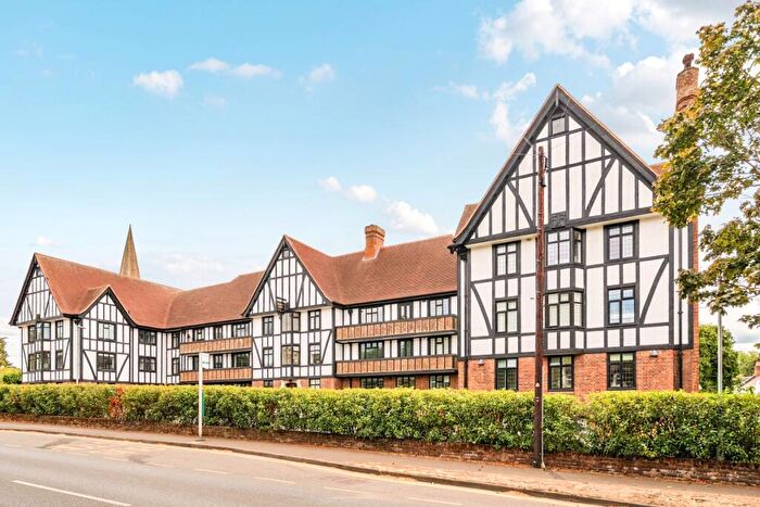 2 Bedroom Apartment To Rent In Lammas Lane, Esher, KT10