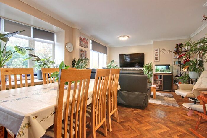 3 Bedroom Flat For Sale In South Ella Way, Kirk Ella, Hull, HU10