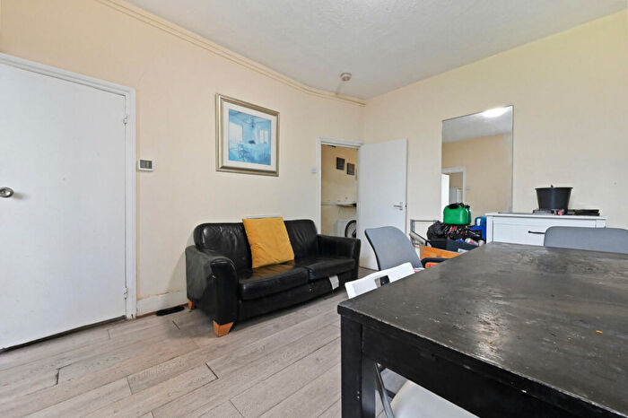 4 Bedroom Semi-Detached House For Sale In Wells House Road, North Acton, NW10
