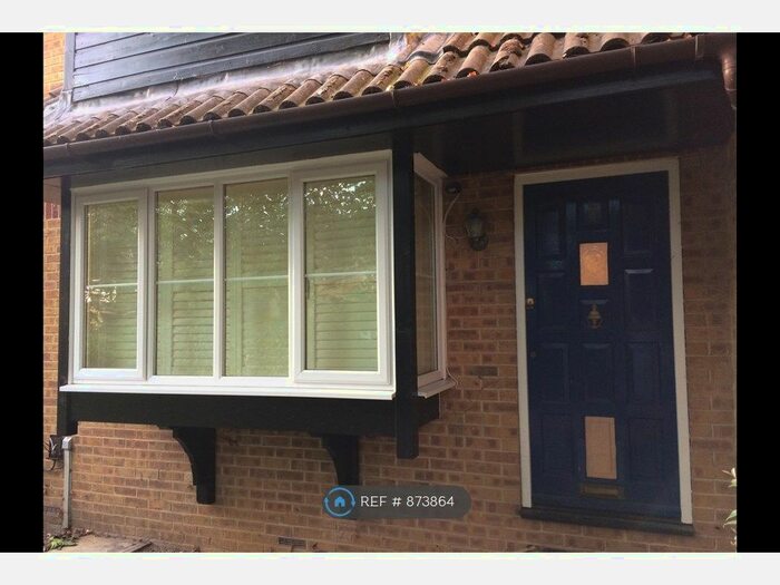 Studio To Rent In Williams Close, Addlestone, Surrey, KT15