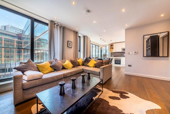 3 Bedroom Flat To Rent In Warwick Row, Victoria, London, SW1E