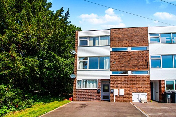2 Bedroom Flat To Rent In Barrowfield Lane, Kenilworth, Warwickshire, CV8