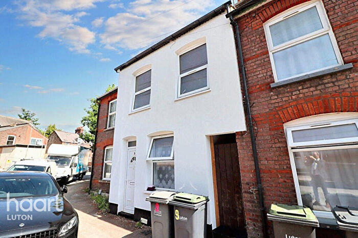 2 Bedroom Terraced House For Sale In Tavistock Crescent, Luton, LU1