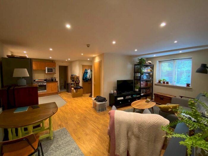2 Bedroom Flat To Rent In Old Station Way, London, SW4