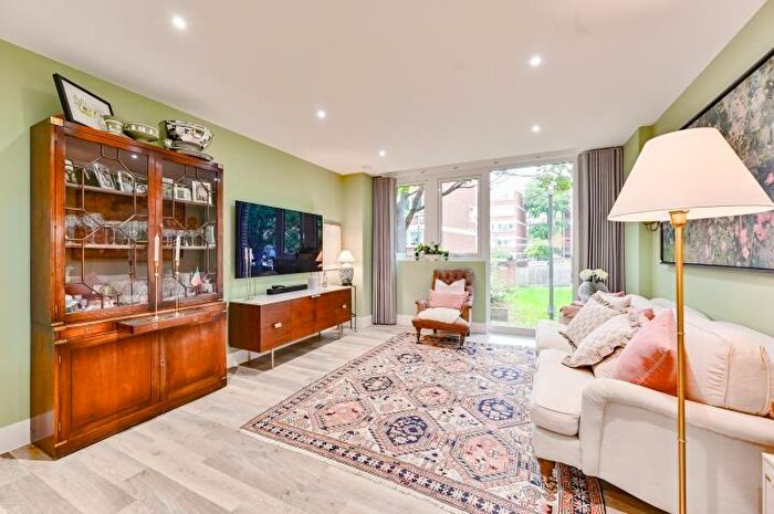 2 Bedroom Flat For Sale In Butler Court, Hyde Lane, London, SW11