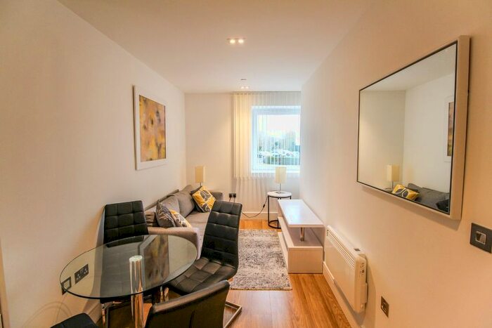 1 Bedroom Flat To Rent In Pinnacle House, Kings Langley WD4