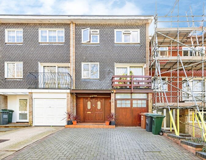 3 Bedroom Terraced House For Sale In Margeholes, Watford, WD19