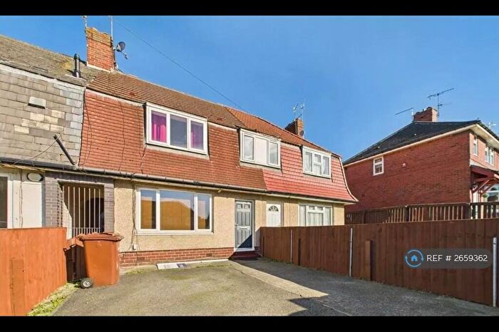 2 Bedroom Terraced House To Rent In Winrose Avenue, Leeds, LS10