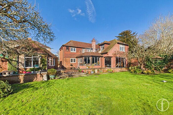 3 Bedroom Cottage For Sale In Woodmill Lane, Southampton, SO18