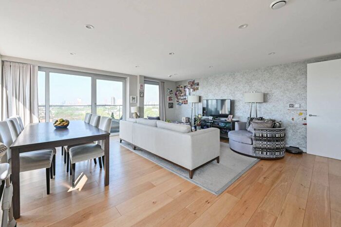 3 Bedroom Flat To Rent In Theatro Tower, Greenwich, London, SE8