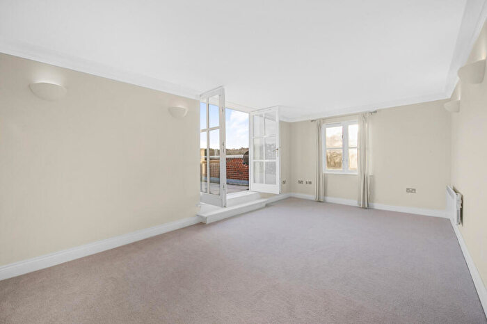 2 Bedroom Apartment For Sale In Gloucester Court, Lordship Lane, East Dulwich, SE22