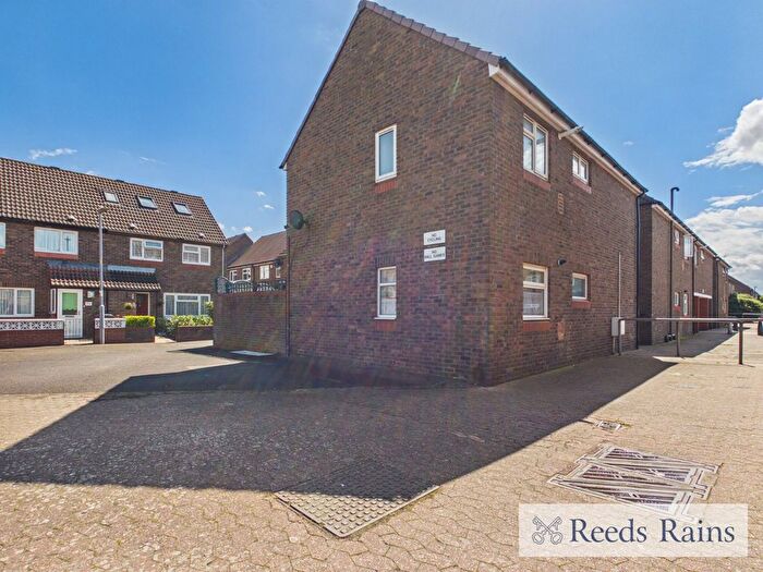 1 Bedroom Flat For Sale In Nash Road, Romford, RM6