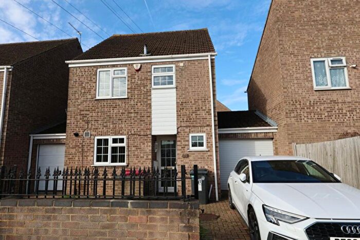 3 Bedroom House To Rent In Rochford Gardens, SL2