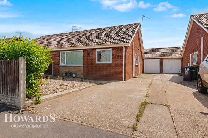 2 Bedroom Semi-Detached Bungalow For Sale In Bridge Meadow, Hemsby, NR29