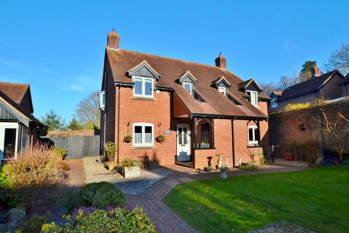 3 Bedroom Semi-Detached House To Rent In Sturminster Marshall, BH21