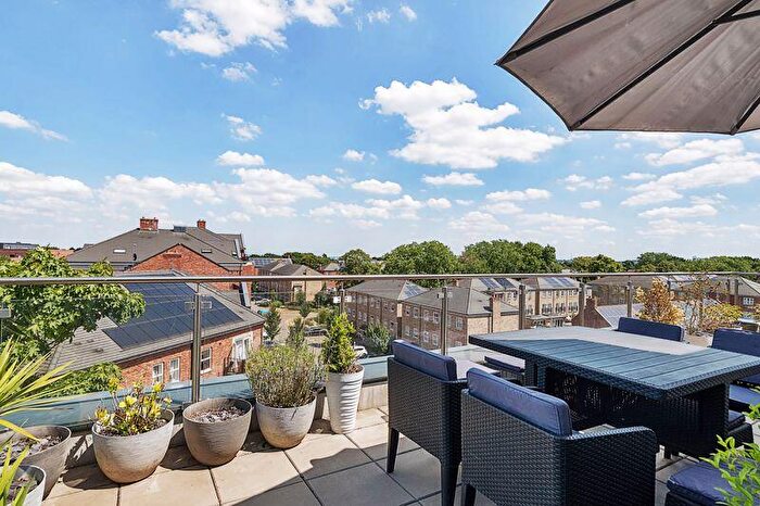 1 Bedroom Flat For Sale In Attlee Court, High Road, Whetstone, N20