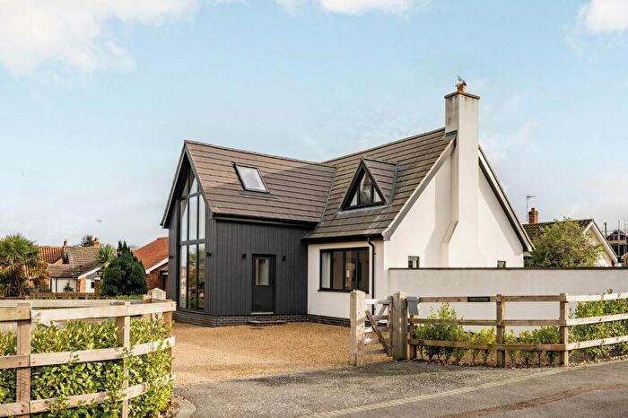 4 Bedroom Detached House For Sale In Pintail Drive, Blakeney, Holt, Norfolk, NR25