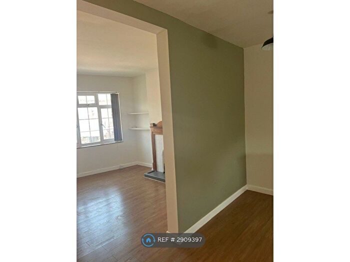 1 Bedroom Flat To Rent In Heath Road, Twickenham, TW1