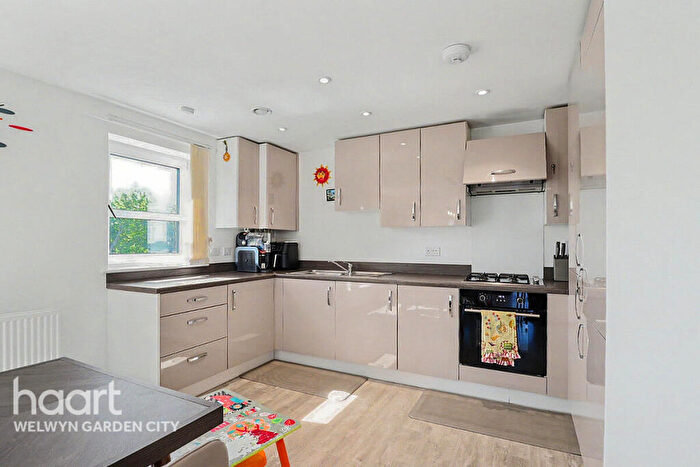 2 Bedroom Flat For Sale In Bridge Road East, Welwyn Garden City, AL7