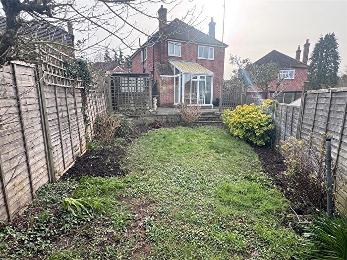3 Bedroom Detached House For Sale In Greenlands Road, Newbury, RG14