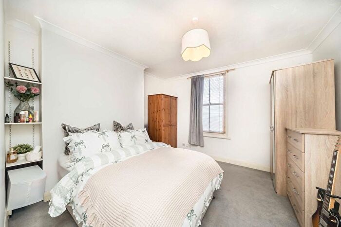 1 Bedroom Flat To Rent In Tooting Bec Road, Tooting Bec, SW17