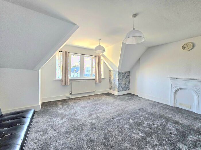 3 Bedroom Flat To Rent In Rectory Road, Beckenham, BR3