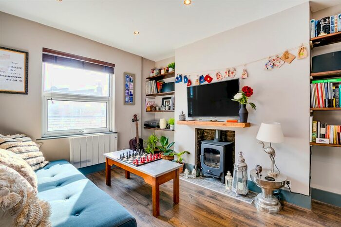 3 Bedroom Flat For Sale In Kenway Road, London, SW5