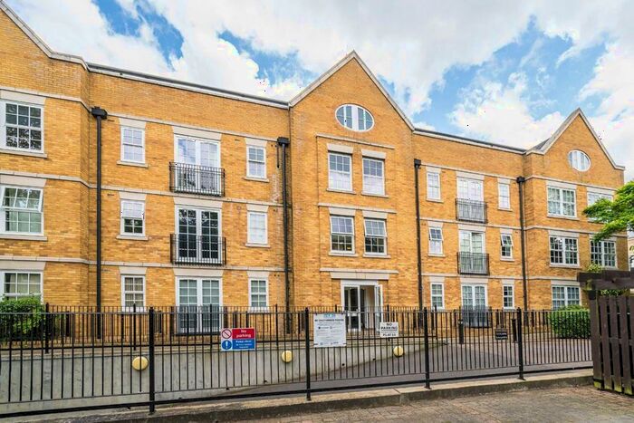 2 Bedroom Flat To Rent In Twickenham Road, Isleworth, TW7