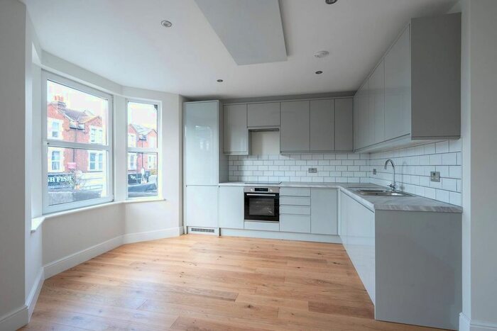 2 Bedroom Flat To Rent In Merton Road, South Wimbledon, London, SW19