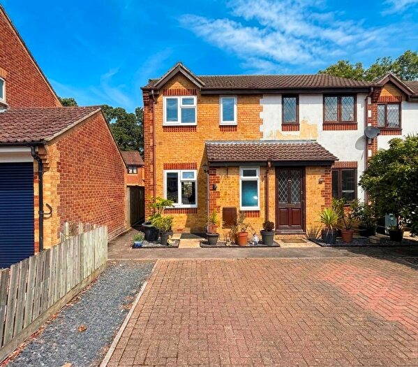 2 Bedroom End Of Terrace House For Sale In Willow Drive, Marchwood, SO40