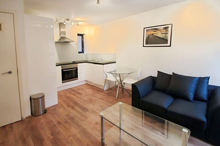 1 Bedroom Flat To Rent In The Chandlers, Leeds, West Yorkshire, LS2