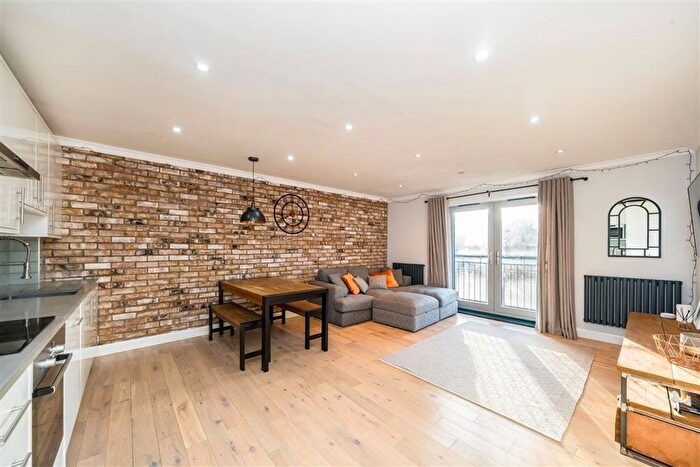 2 Bedroom Flat For Sale In Chicksand Street, Brick Lane, E1