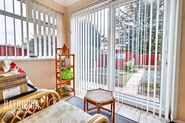 3 Bedroom Semi-Detached House For Sale In Markbrook Drive, Sheffield, S35