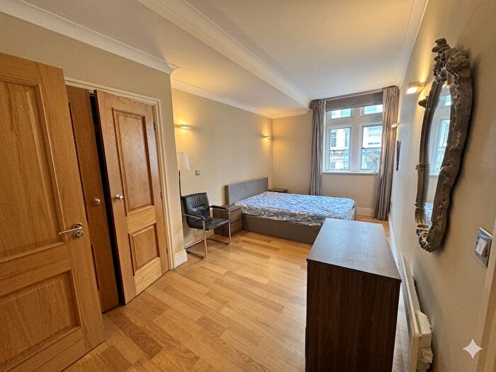 2 Bedroom Flat To Rent In Tudor Street, London, EC4Y