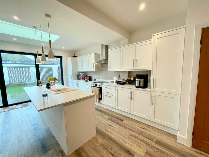 5 Bedroom Semi-Detached House To Rent In Hillingdon Road, Watford, WD25